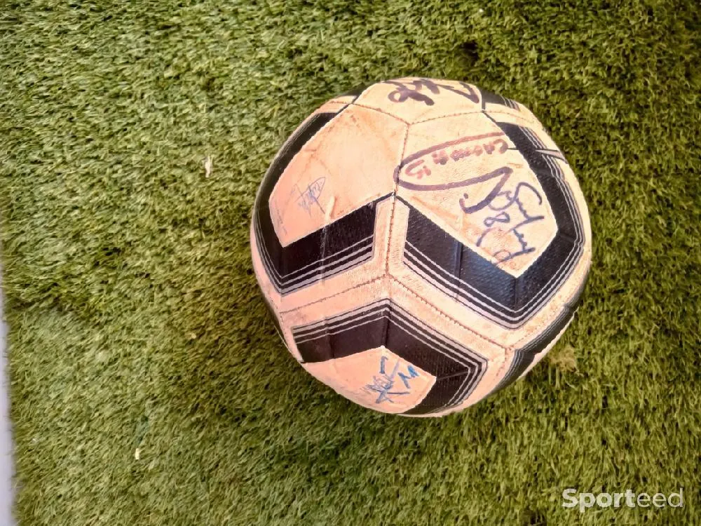 Ballon football dédicacé par joueurs Mhsc d'occasion Ajouté le : 22/07/2023