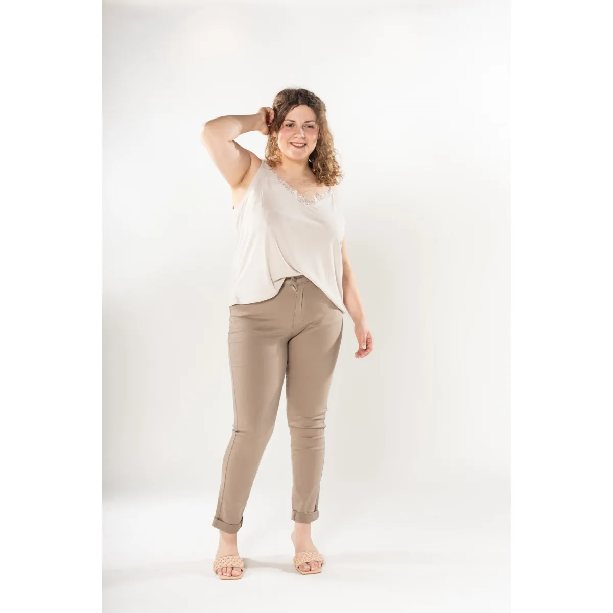 Pantalon classique stretch beige femme - Matière noble 29,90€