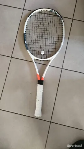 Raquette tennis BABOLAT STRIKE EVO COMME NEUVE  de mai 2024 neuf Ajouté le : 11/09/2024