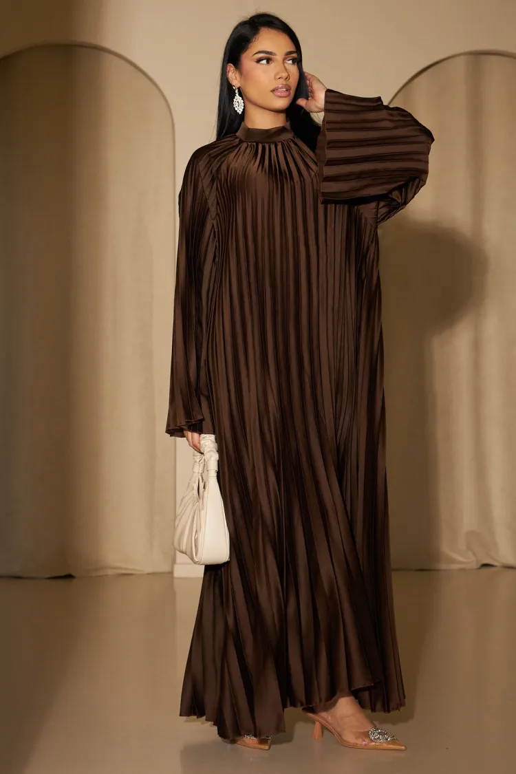 Robe plissée marron